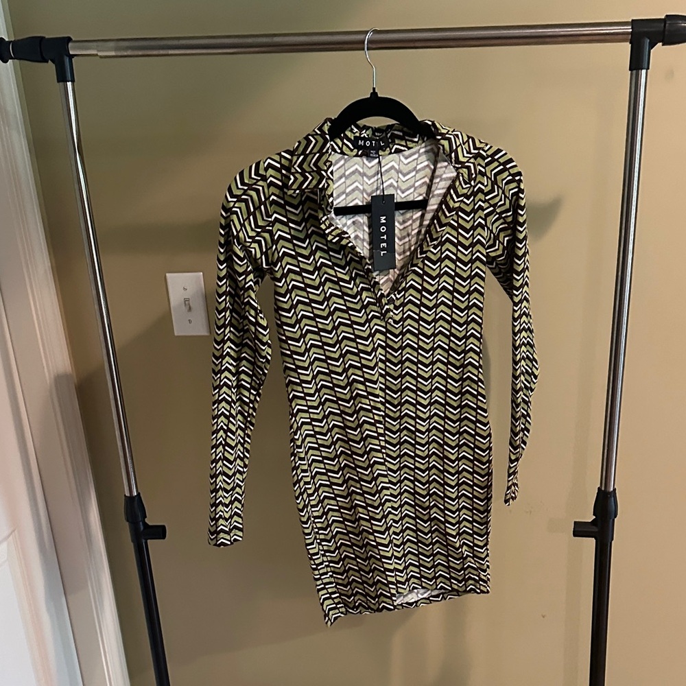 Motel Green and brown Zigzag Dress